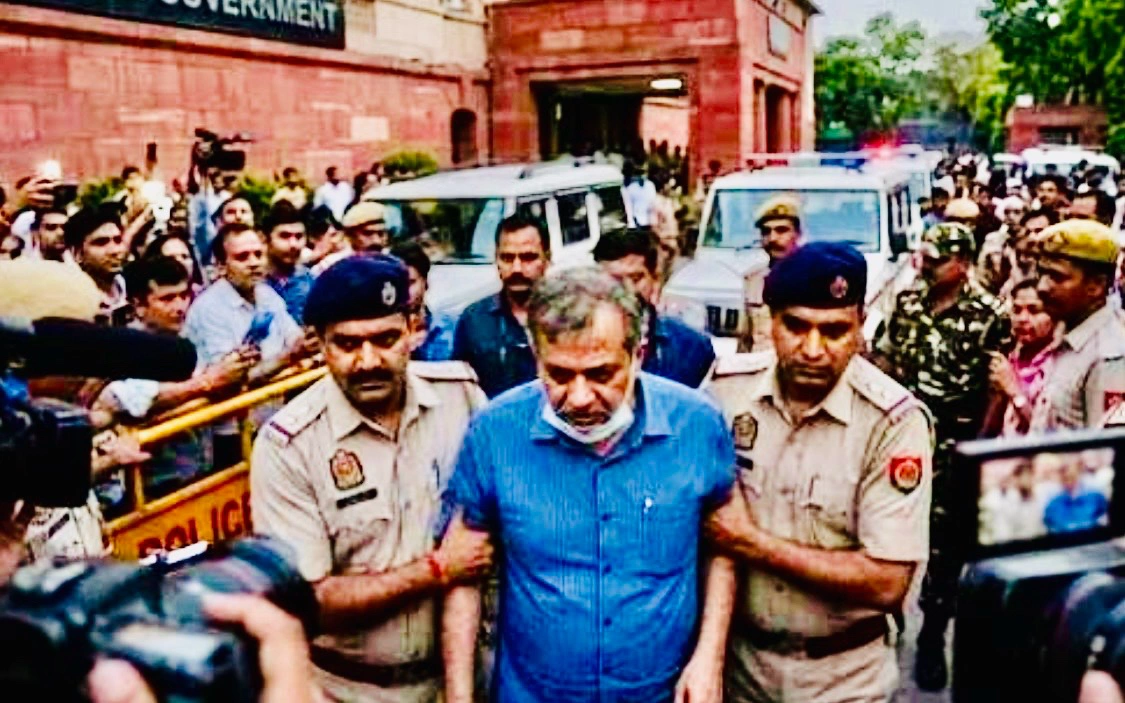 #BreakingNews #NewsUpdate #LiveNews #DelhiNews #IndiaNews #media #HindiNews #aamawaztimes #delhi #mumbai #banglore #kolkata #editorial #editor #Journalism #journalist #PoliticalNews #CrimeNews